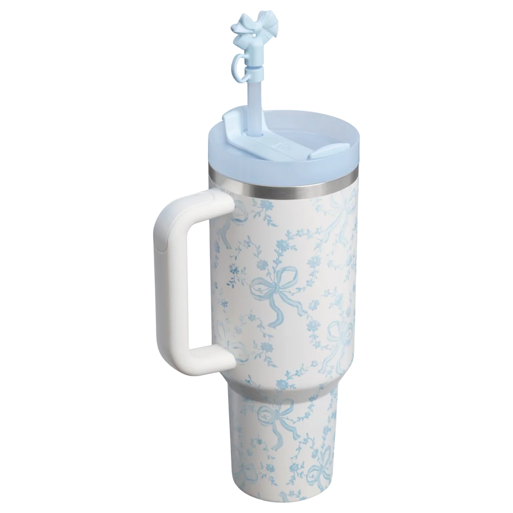 Stanley x LoveShackFancy Holiday Quencher H2.0 – 40 OZ, Coquette Bow Winter Ice