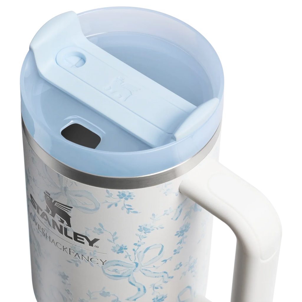 Stanley x LoveShackFancy Holiday Quencher H2.0 – 40 OZ, Coquette Bow Winter Ice